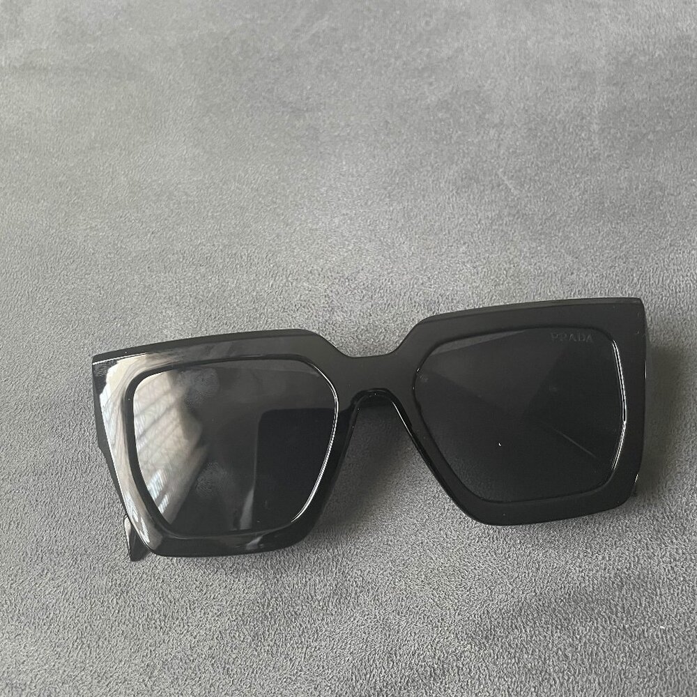 Black Prada Milando glasses
